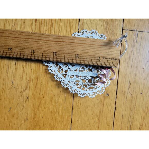 Metal Doily  Heart Shaped Noel Ornament Made In Taiwan - Picture 4 of 4